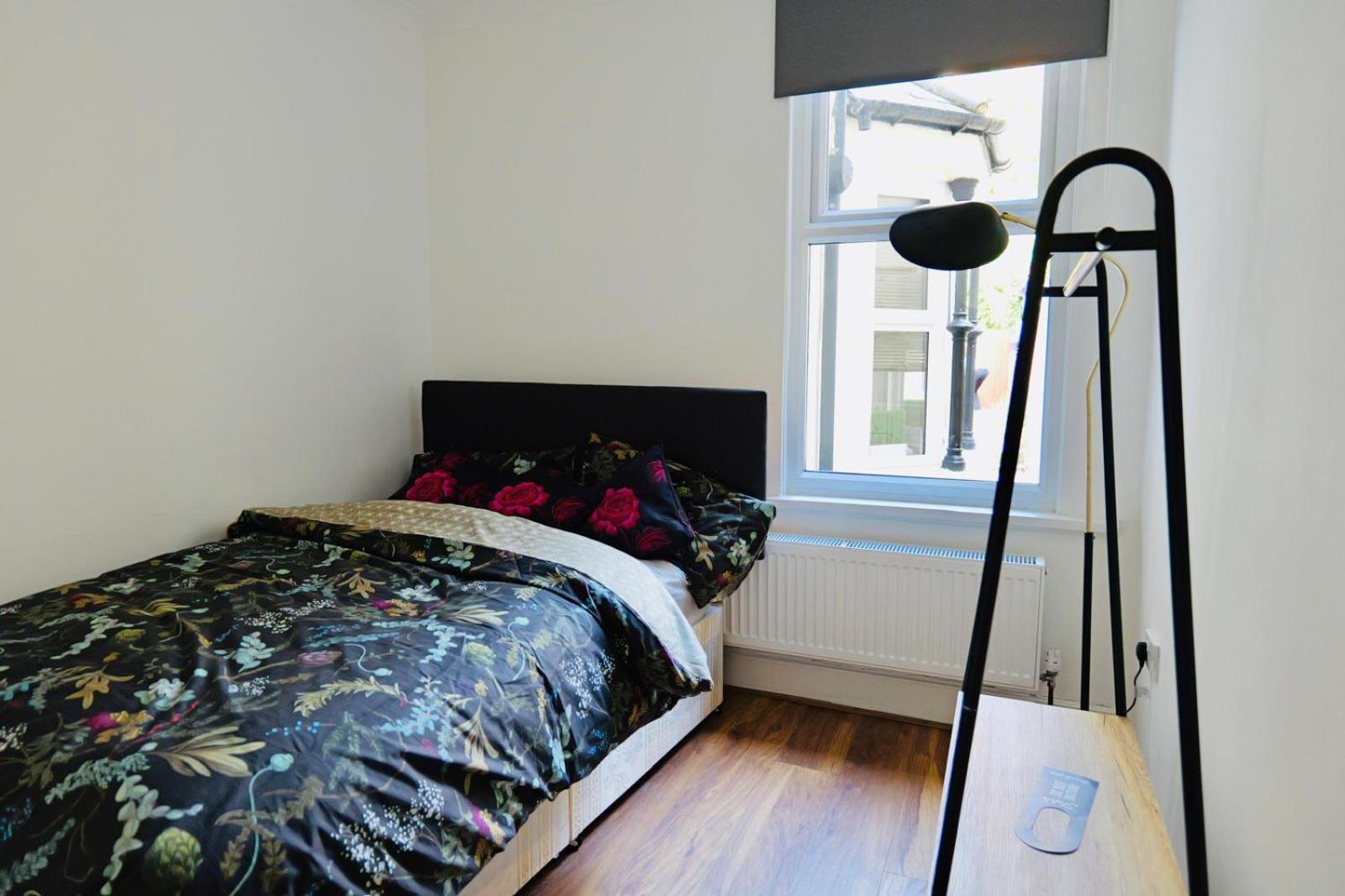 Two Bedroom Flat Near Transport & Shops London Exteriör bild